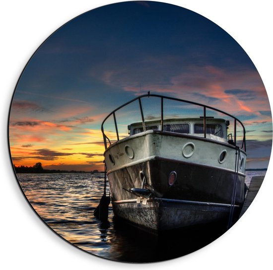 Dibond Wandcirkel - Boot aan Steiger in Water - 40x40cm Foto op Aluminium Wandcirkel (met ophangsysteem)