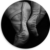 Dibond Wandcirkel - Ballerina Spitzen (Zwart Wit) - 50x50cm Foto op Aluminium Wandcirkel (met ophangsysteem)