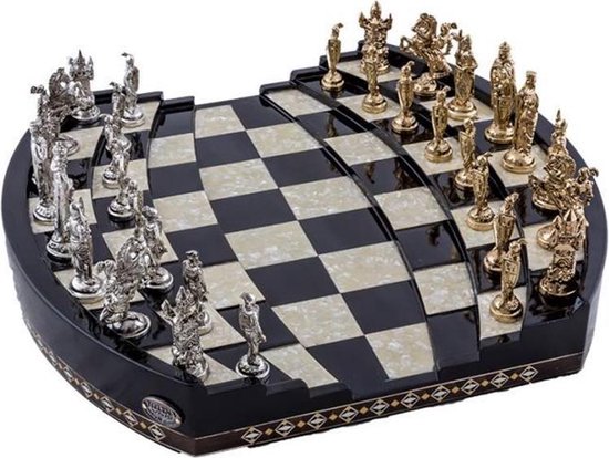 Thumbnail van een extra afbeelding van het spel 3D Schaakspel - Schaakbord - Schaakset - Luxe uitgave - Compleet met stukken - Handgemaakte houten schaakbord - Schaken - Chess - 44,5 x 42 x 6 cm