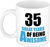 35 great years of being awesome cadeau mok / beker wit en blauw