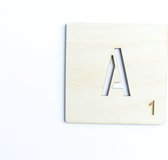 HOUTEN WANDDECORATIE / WOODEN WALL DECORATION - MUURDECORATIE / WALL ART - LETTER TEGEL A / TILE A - 11 x 11cm - LICHT HOUT / NATURAL WOOD - WOORDFEUD / WORDFEUD - LETTERSPEL - SPE