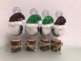 fotohouder clips - 4 stuks - kerstmannen - groene muts 2x - bruine muts 2x - op een houten blokje