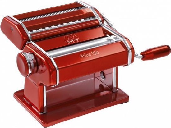 Rode Marcato Atlas 150 pastamachine met zilverkleurige details en een rode handgreep.