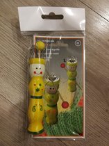 Punnikpop hout geel met naald knitting doily punnik