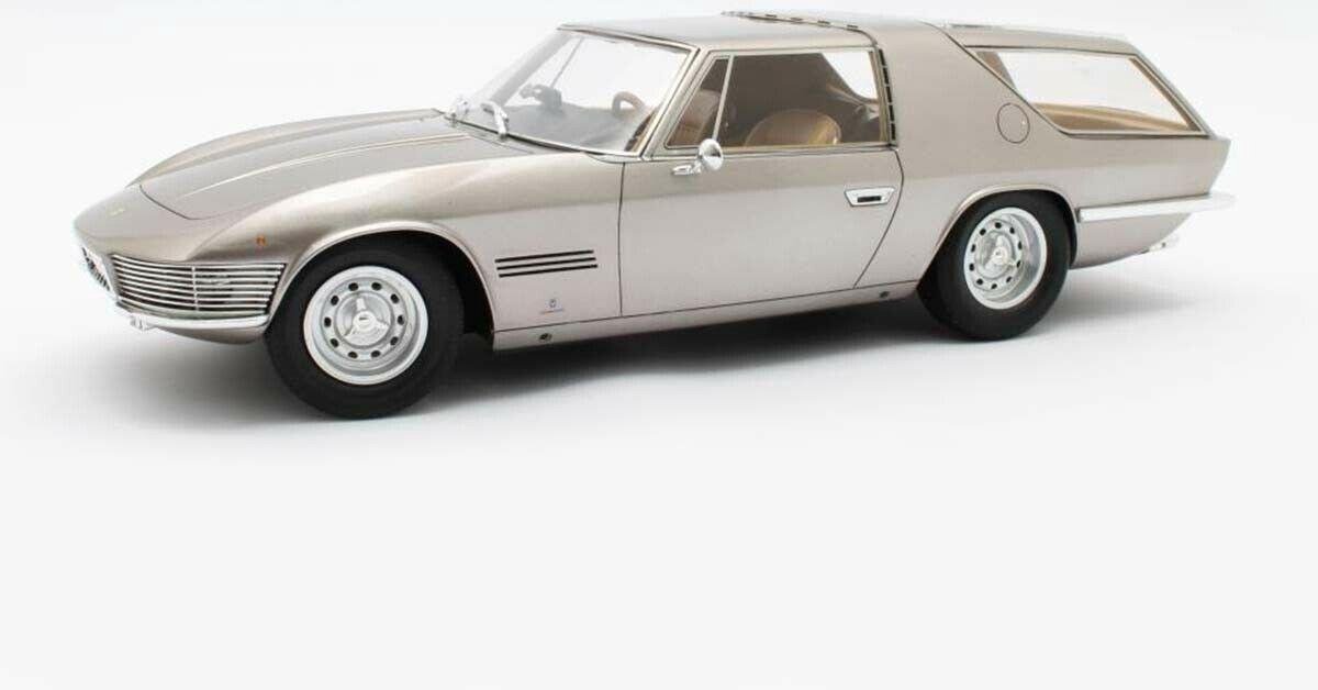 De 1:18 Diecast modelauto van de Ferrari 330 GT Shooting Brake Vignale van 1968 in Beige Metallic.De fabrikant van het schaalmodel is Matrix.Dit model is alleen online beschikbaar.