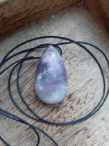 Pendentif de pierres précieuses de lépidolite en forme de goutte