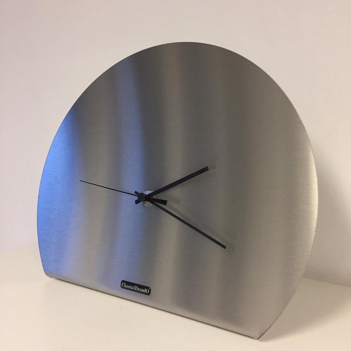 MOON ZILVER TAFELKLOK DUTCH MODERN DESIGN