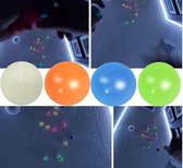 Sticky bal plakt tegen je wand of plafond! Een hele leuke anti stress bal!
