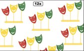 12x Decoratie plank met 3 maskers op stok - carnaval rood geel groen raam decoratie festival optocht thema feest