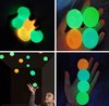 foto van STICKY BALLS - GLOW IN THE DARK - TIKTOK TREND 2021 - 6 STUKS - STRESSBAL - MUSTHAVE - FIDGET TOYS