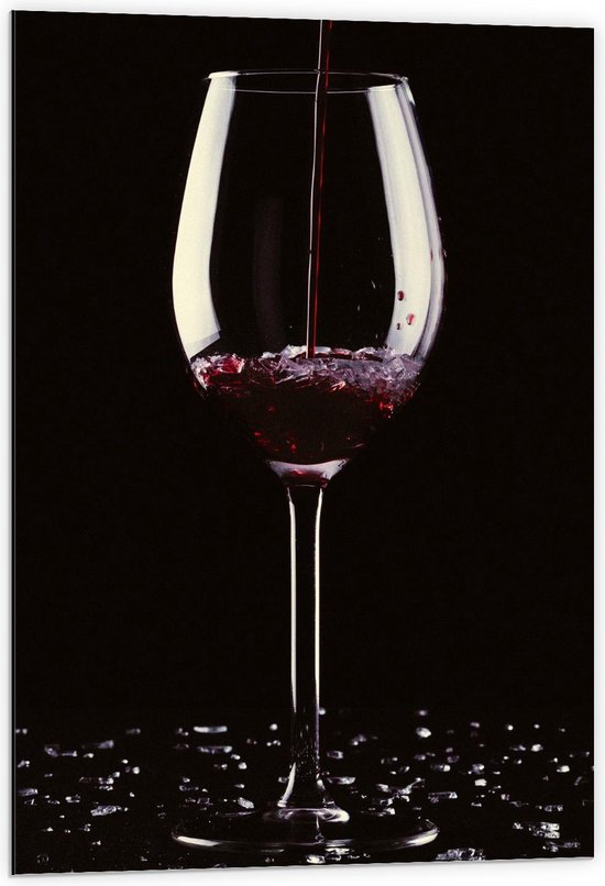 Dibond - Rode Wijn in Glas - 60x90cm Foto op Aluminium (Wanddecoratie van metaal)