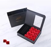 Cosmos & Co Rode Valentijn Rozen Giftbox - 12x rode zeeprozen - ketting met "I Love You" - 100 talen