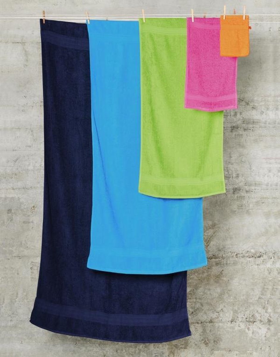 Handdoek aqua geborduurd met naam