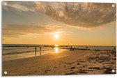Tuinposter – Groot Strand en Zee met Mensen - 90x60cm Foto op Tuinposter  (wanddecoratie voor buiten en binnen)