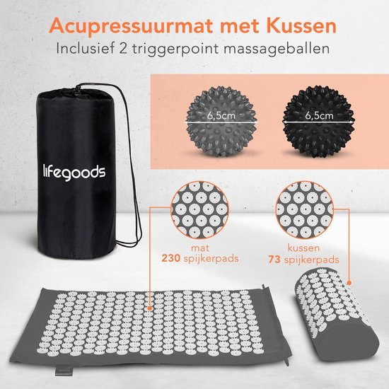 Grijze spijkermat met 230 spijkerpads en kussen met 73 spijkerpads, inclusief twee masssgeballen.