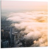 Dibond - Wolkenvelden boven Stad - 100x100cm Foto op Aluminium (Met Ophangsysteem)