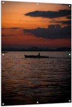 Tuinposter – Vissersbootje op het Water - 100x150cm Foto op Tuinposter  (wanddecoratie voor buiten en binnen)