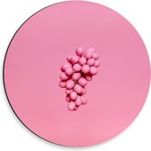Dibond Wandcirkel - Roze Druiven op Roze Achtergrond - 30x30cm Foto op Aluminium Wandcirkel (met ophangsysteem)
