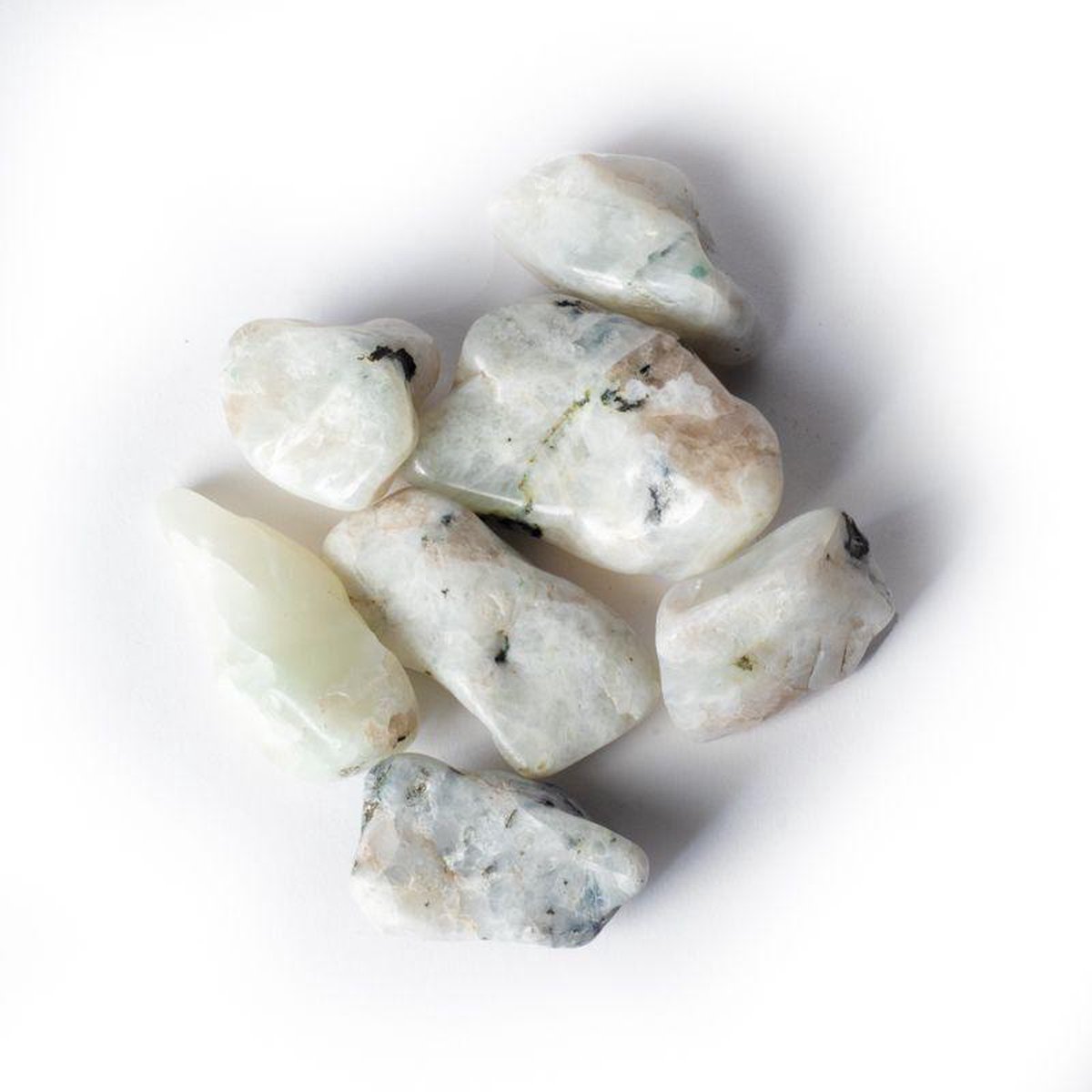 Witte Maansteen trommelsteen, edelsteen ±5cm knuffelsteen in velours kado zakje. Gratis verzending!