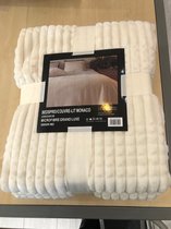 Plaid Grand Luxe – Ultra Warm – Super Zacht – Prachtig Reliëf – 150x200cm – 300gr/m2 – Ecru