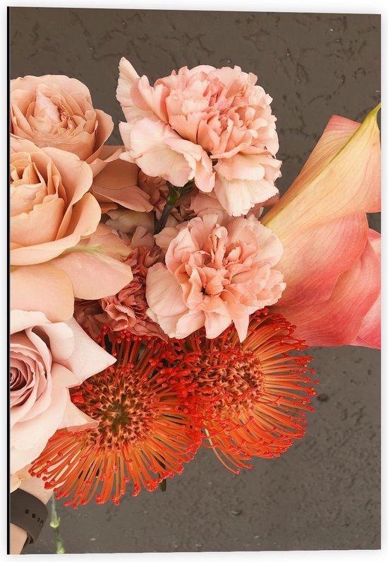 Dibond - Bloemboeket met Roze/Oranje Tinten - 40x60cm Foto op Aluminium (Wanddecoratie van metaal)