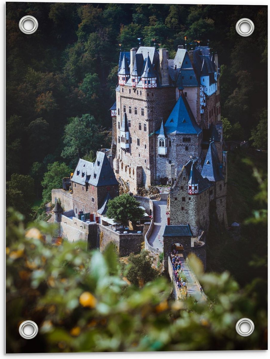 Tuinposter – Groot Kasteel in de Bossen  - 30x40cm Foto op Tuinposter  (wanddecoratie voor buiten en binnen) op Prijzenvolger.com