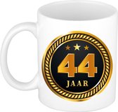 44 jaar cadeau mok / beker medaille goud zwart voor verjaardag/ jubileum