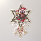 Artisanale - Kerstdecoratie - Raam - Raamhanger in kant - Uil met kerstmuts in ster