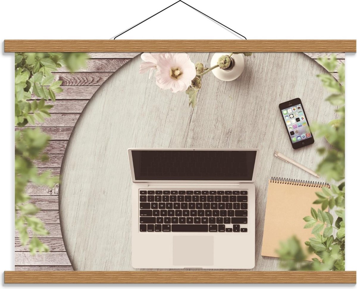 Schoolplaat – Laptop op Tuintafel - 60x40cm Foto op Textielposter (Wanddecoratie op School