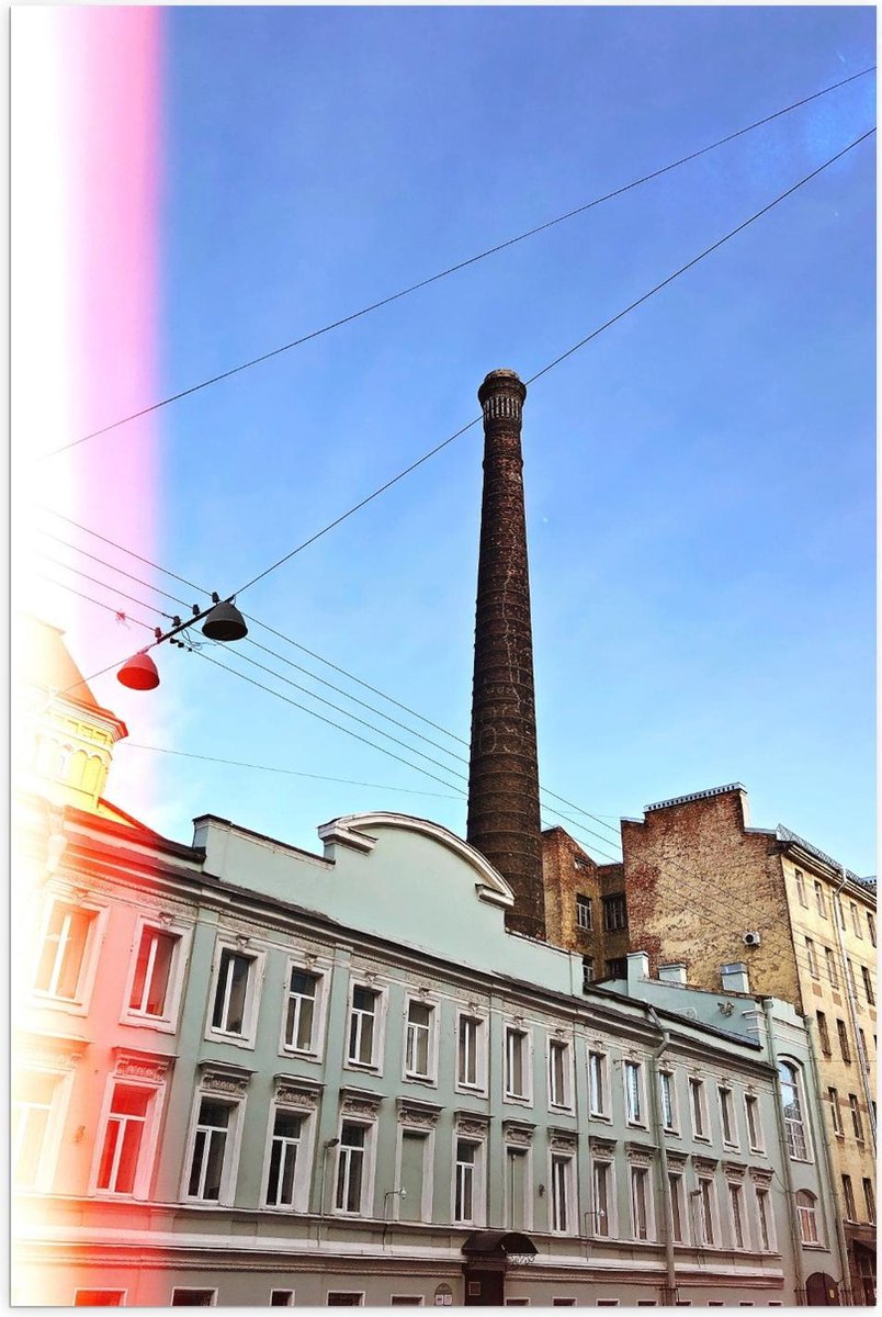 Poster – Schoorsteen op Gebouw - 40x60cm Foto op Posterpapier