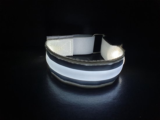 WIT LED Hardloop Arm Verlichting -  Reflecterende Armband - Hardlopen - Fietsen - Running light - Outdoor Sports - verstelbaar 28 / 32 cm, batterij inbegrepen - 3 lichtstanden - Merkloos