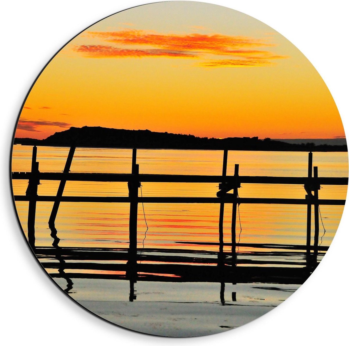 Dibond Wandcirkel - Houten Palen aan het Meer met Zon - 40x40cm Foto op Aluminium Wandcirk