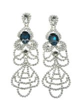 Mooie lange oorclips met heldere strass steentjes in zilverkleurige zetting