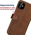 Bruine lederen telefoonhoes met magneetsluiting voor iPhone.