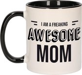 Mama cadeau mok / beker zwart met tekst I am a freaking awesome mom - kado mokken / bekers - Cadeau moeder