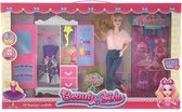 modepop Fashionata met garde-robe, kleding en accessoires past op Barbie