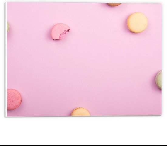 Forex - Gekleurde Macarons op Roze Achtergrond - 40x30cm Foto op Forex