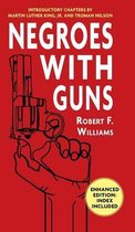 Boekomslag van 'Negroes with Guns' met een rode achtergrond. Een vuist houdt een getekende revolver vast. Titel en auteur prominent aanwezig. "Enhanced edition: Index included" in een gele cirkel.