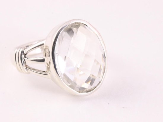 Opengewerkte zilveren ring met bergkristal - maat 17