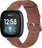 Versa 3 / Sense leren band - bruin - Geschikt voor Fitbit -  - Horlogeband Armband Polsband