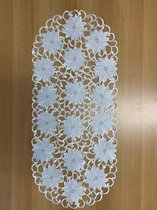 Kerst - Tafelkleed Creme opengewerkt met bloemen - Loper 110 cm