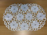 Kerst - Tafelkleed Creme opengewerkt met bloemen - Loper 45 cm