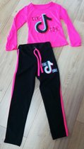Meisjes setje, neon roze longsleeve en zwarte legging met tik tok logo, maat 14 jaarKledingset