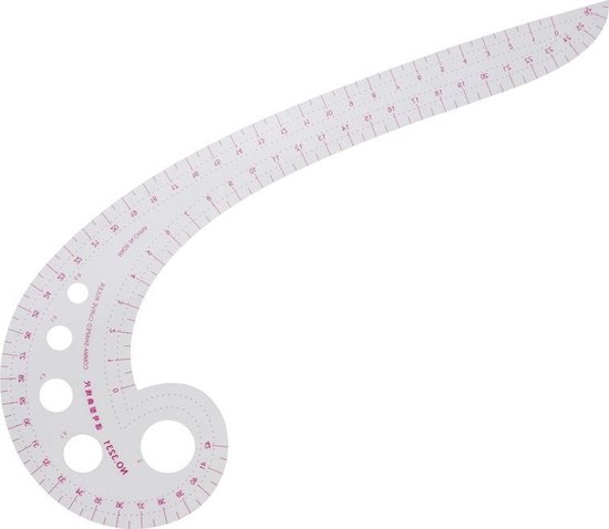 Witte naaicarrousel liniaal met roze markeringen en gaten.