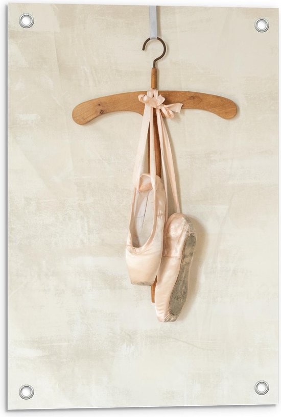 Tuinposter – Ballerina Spitzen aan Hangertje - 40x60cm Foto op Tuinposter  (wanddecoratie voor buiten en binnen)