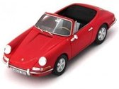 De 1:43 Diecast Modelcar van de Porsche 911 901 Karmann Cabriolet van 1968 in rood. Dit model is beperkt door 333pcs. De fabrikant van het schaalmodel is AutoCult.Dit artikel is alleen online beschikbaar.
