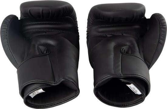 Zwarte bokshandschoenen met een stevige pasvorm.