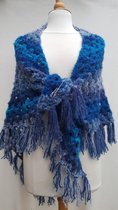 Gehaakte omslagdoek / stola / grote driehoek sjaal in donkerblauw, lichtblauw, aquablauw