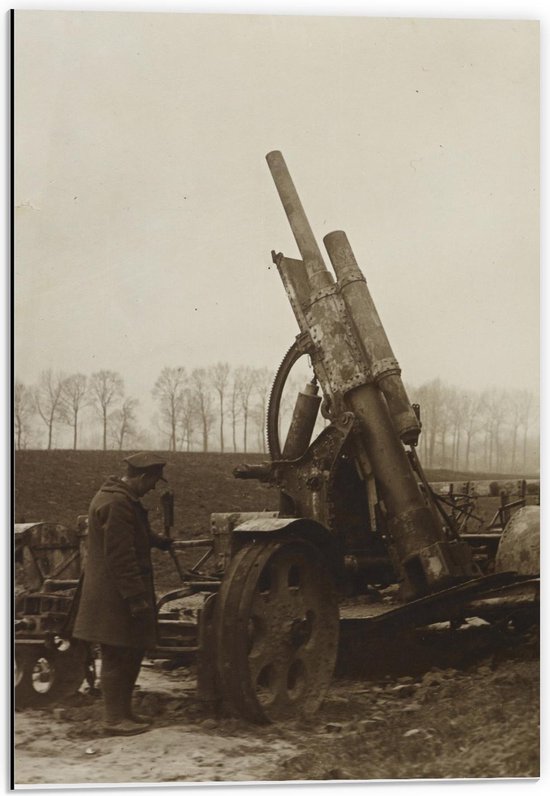 Dibond - Foto uit de Oorlog met Kanon - 40x60cm Foto op Aluminium (Met Ophangsysteem)
