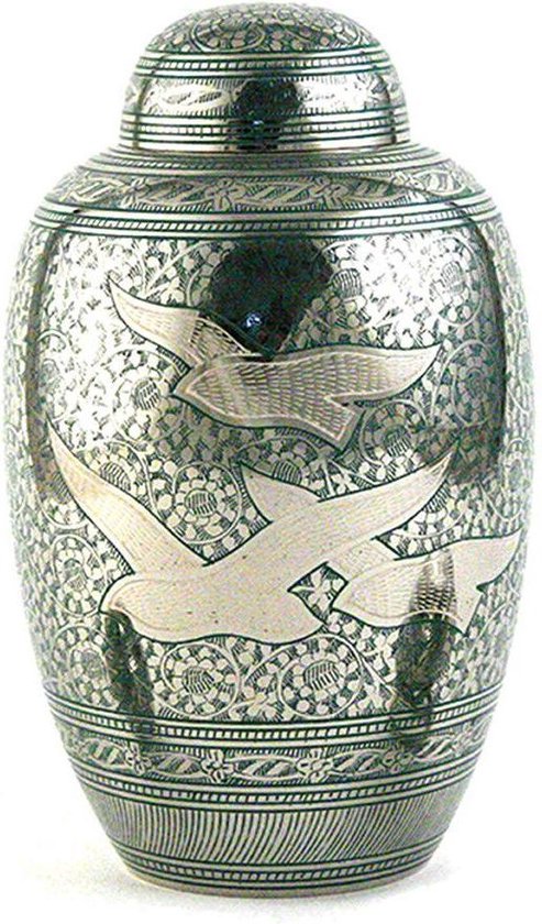 Urne grise ornée d'un motif d'oiseaux en vol et de motifs traditionnels. L'urne est dotée d'un couvercle avec des détails nervurés.